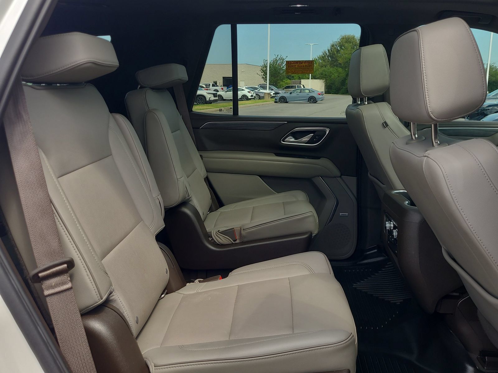 Used 2022 GMC Yukon SLT w/ SLT Premium Package AWD/4WD image 19