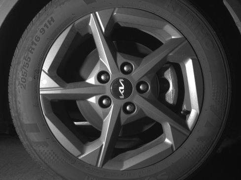 Used 2025 Kia K4 LXS image 13