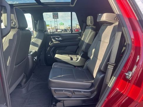Used 2023 GMC Yukon SLT w/ SLT Premium Package image 23