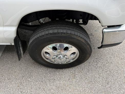 Used 2015 Ford E-350 and Econoline 350 Super Duty RWD image 13
