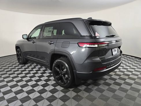 New 2025 Jeep Grand Cherokee Limited w/ Black Appearance Package image 6