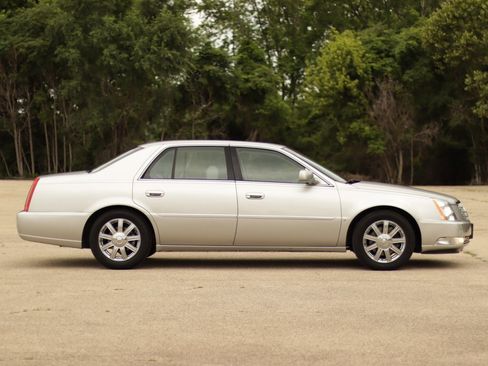 Used 2007 Cadillac DTS Luxury II image 8