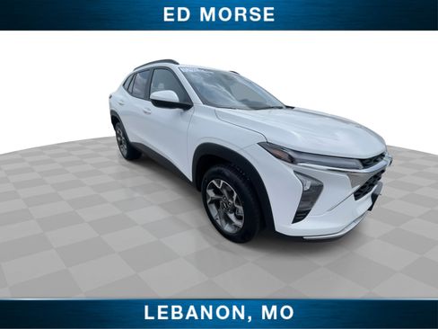 Certified 2025 Chevrolet Trax LT w/ LT Convenience Package FWD image 2