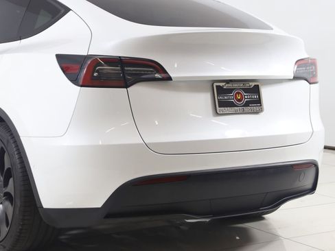 Used 2022 Tesla Model Y Performance AWD/4WD image 23