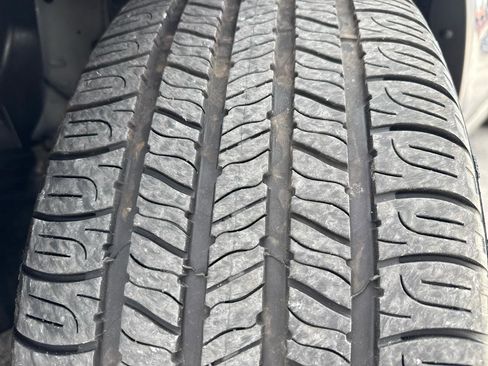 Used 2019 Ford Explorer XLT w/ Equipment Group 202A FWD image 41
