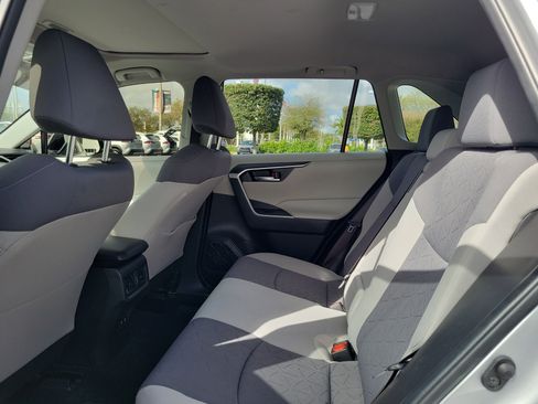 Used 2019 Toyota RAV4 XLE image 18