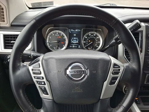 Used 2017 Nissan Titan SV image 20