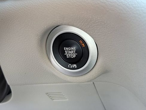 Used 2022 Chrysler Voyager LX FWD image 28