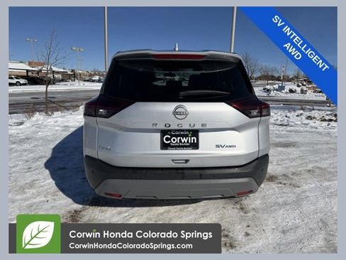 Used 2023 Nissan Rogue SV image 1