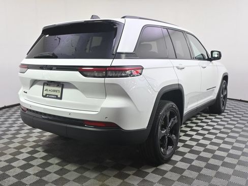 Used 2023 Jeep Grand Cherokee Altitude AWD/4WD image 6
