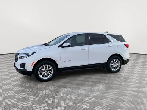 Used 2024 Chevrolet Equinox LT image 3