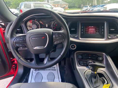 Used 2016 Dodge Challenger SXT image 13