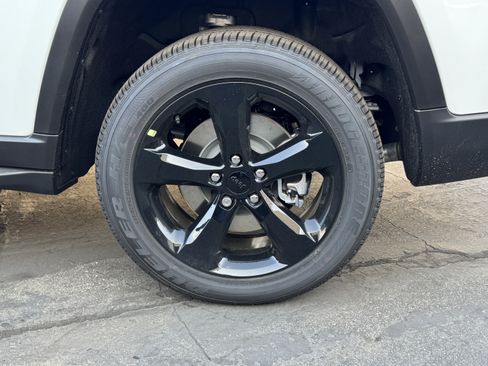 New 2025 Jeep Grand Cherokee L Altitude image 14