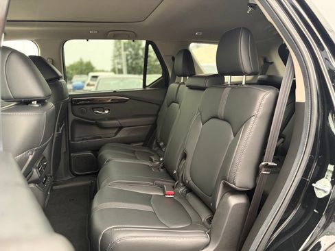 Used 2024 Honda Pilot Touring image 15