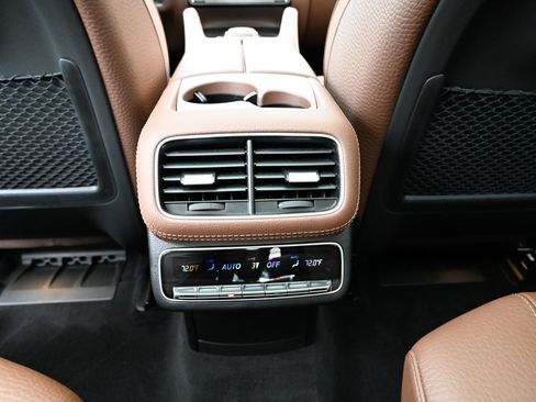 Used 2025 Mercedes-Benz GLS 580 4MATIC image 41