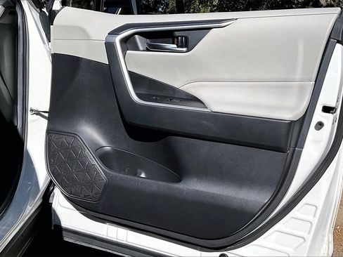 Used 2024 Toyota RAV4 XLE image 25