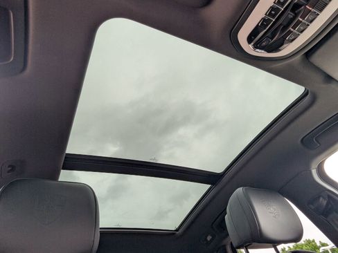 Certified 2026 Porsche Macan image 27