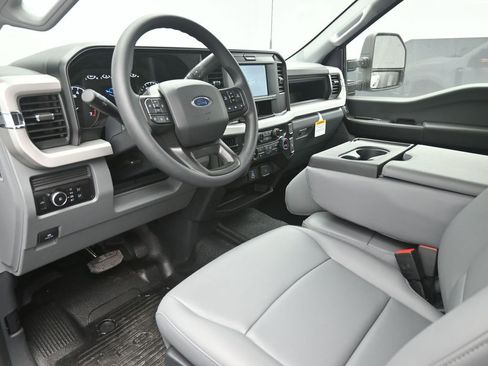 New 2026 Ford F250 XL w/ XL Chrome Package image 19