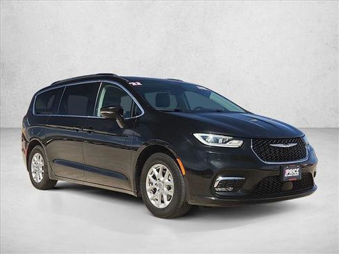 Used 2022 Chrysler Pacifica Touring-L FWD image 3