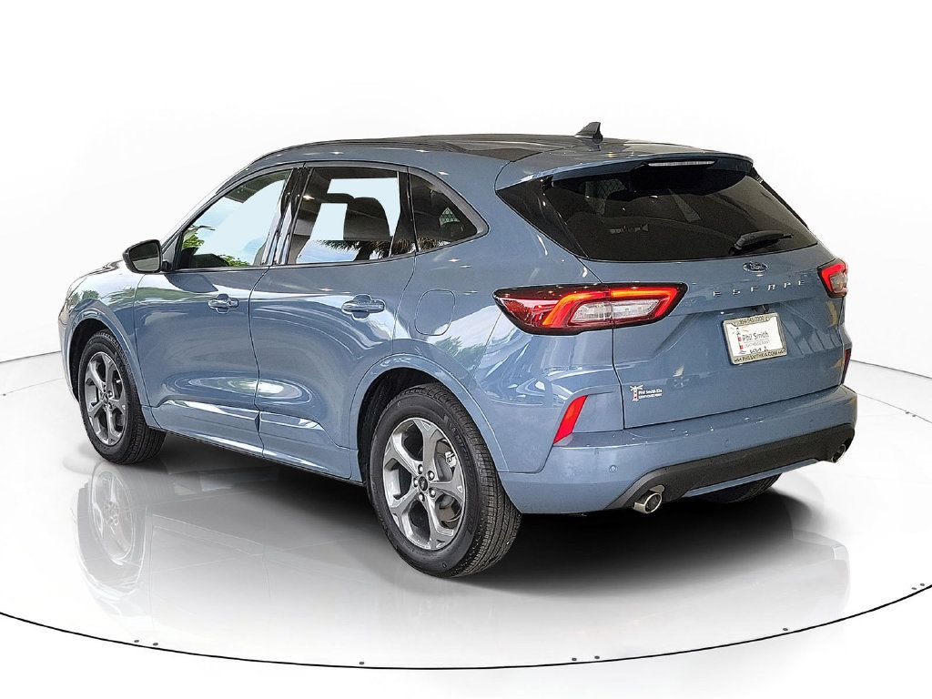 Used 2024 Ford Escape ST-Line w/ Tech Pack #1 FWD image 4