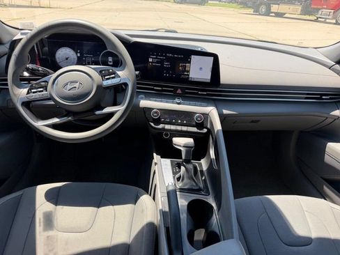 Used 2024 Hyundai Elantra SEL FWD image 8