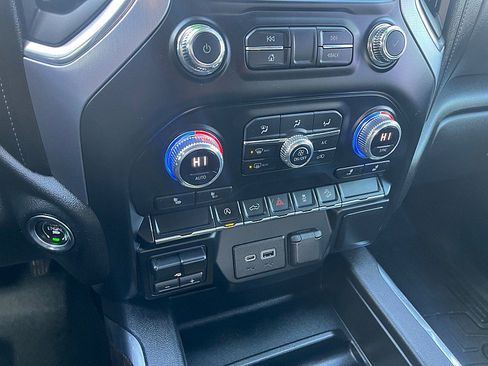 Used 2020 GMC Sierra 1500 Elevation image 24