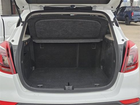 Used 2021 Buick Encore Preferred w/ Safety Package image 8