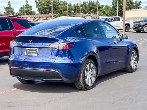 Used 2022 Tesla Model Y Long Range AWD/4WD image 4