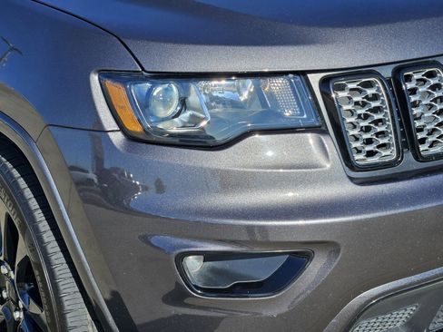 Used 2021 Jeep Grand Cherokee Laredo X image 10