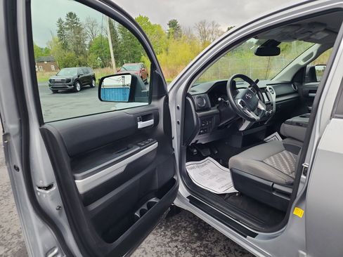 Used 2019 Toyota Tundra SR5 AWD/4WD image 10