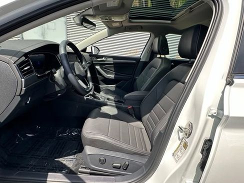 Used 2024 Volkswagen Jetta SE w/ Panoramic Sunroof Package FWD image 25