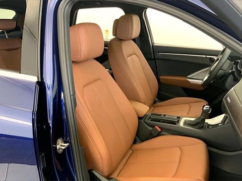 New 2025 Audi Q3 2.0T Premium image 9