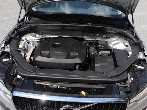 Used 2020 Volvo XC60 T6 Momentum w/ Protection Package image 40