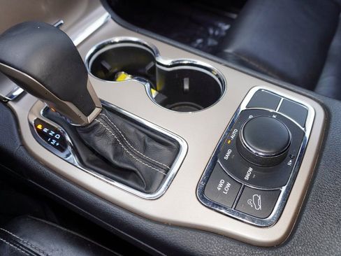 Used 2017 Jeep Grand Cherokee Limited image 19