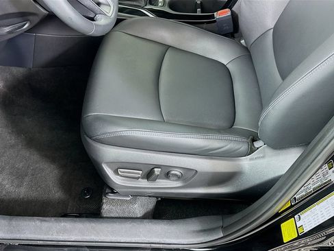 Certified 2025 Toyota Corolla Cross XLE FWD image 19