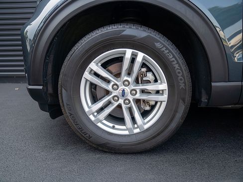 Used 2023 Ford Explorer XLT AWD/4WD image 23