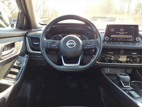 Used 2023 Nissan Rogue SV image 32