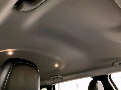 Used 2019 Jeep Cherokee Limited image 21