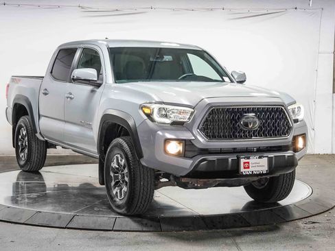 Certified 2018 Toyota Tacoma TRD Off-Road w/ Technology Package AWD/4WD image 5