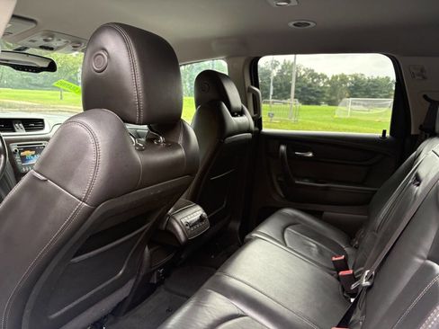 Used 2015 Chevrolet Traverse LT image 19