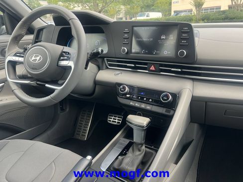 Used 2025 Hyundai Elantra Sport FWD image 6