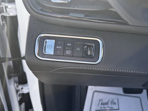 Used 2025 Buick Enclave Preferred image 18