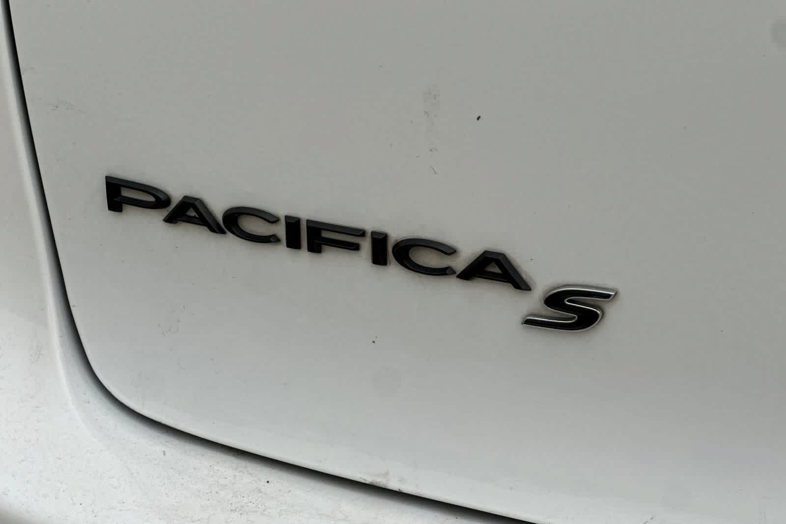 Used 2022 Chrysler Pacifica Limited w/ S Appearance Package FWD image 16