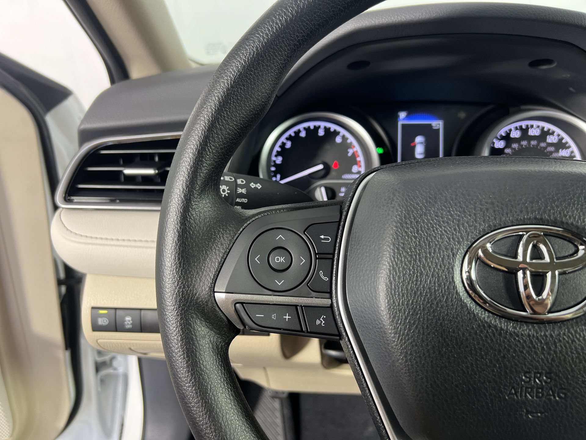 Used 2024 Toyota Camry LE w/ Convenience Package FWD image 18