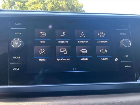 Used 2023 Volkswagen Taos SE w/ Panoramic Sunroof Package FWD image 36