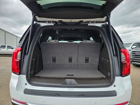 New 2026 GMC Yukon Elevation image 4