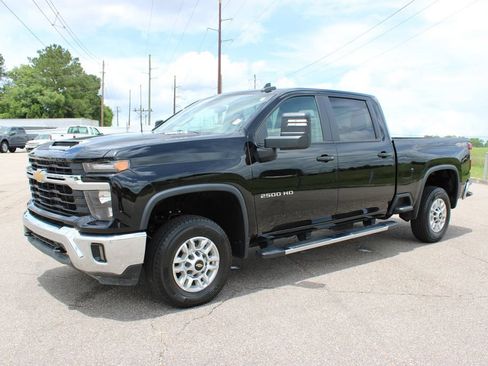 Used 2025 Chevrolet Silverado 2500 LT w/ Convenience Package AWD/4WD image 2