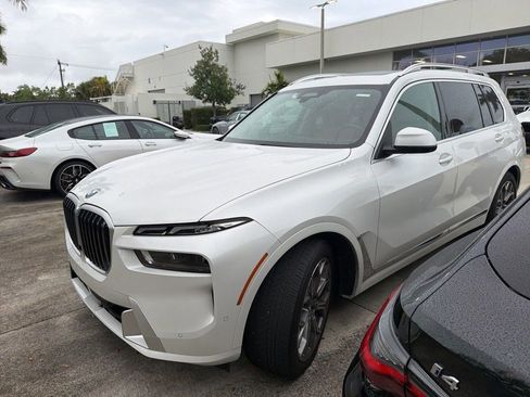 Used 2024 BMW X7 xDrive40i AWD/4WD image 3