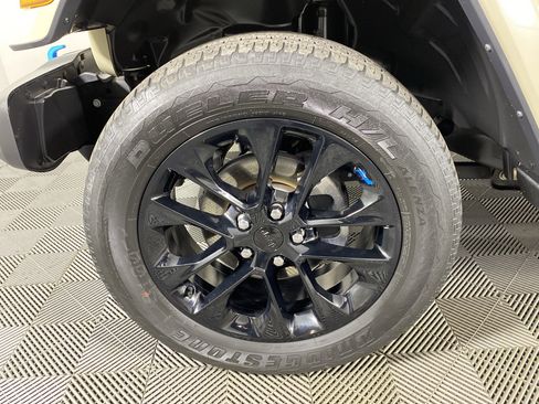 Used 2022 Jeep Wrangler Unlimited Sahara w/ Cold Weather Group image 14