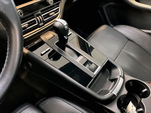 Used 2023 Porsche Macan image 16